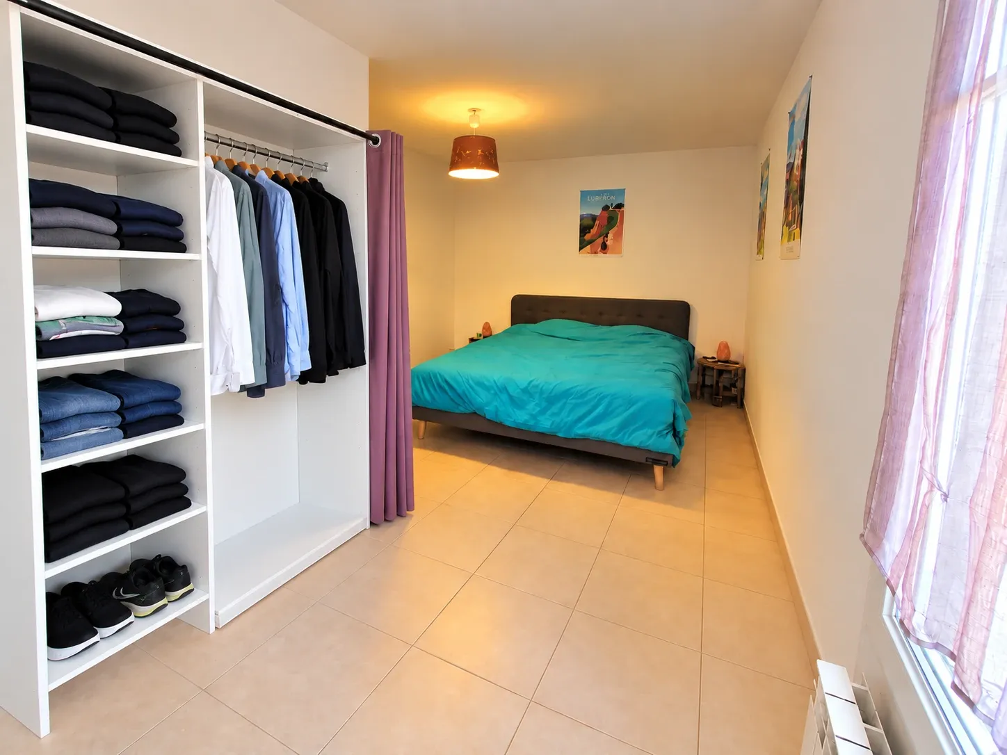 Dressing ouvert de la seconde chambre